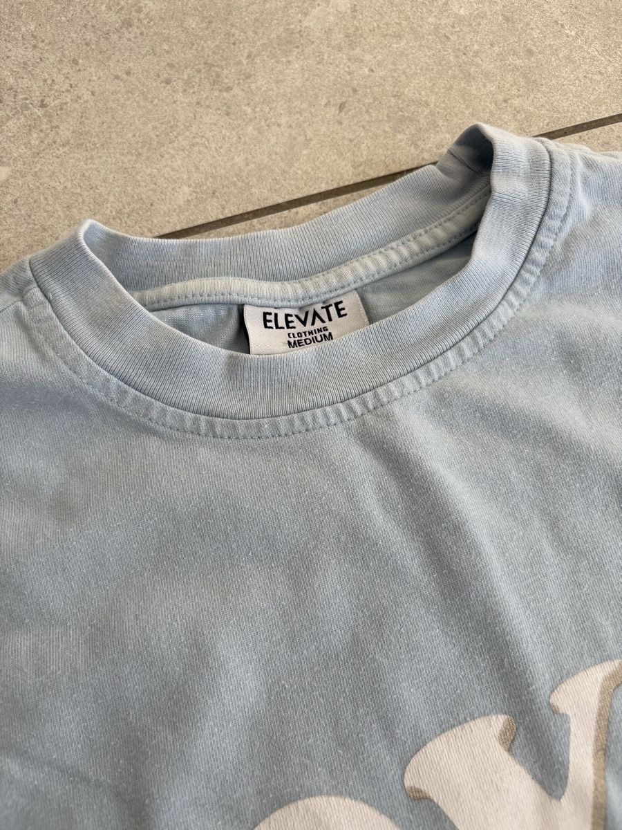 T-shirt: ELEVATE T-Shirt mit Aufdruck, Grösse M, hellblau – Usato da Ballwil venduto da Soia 1