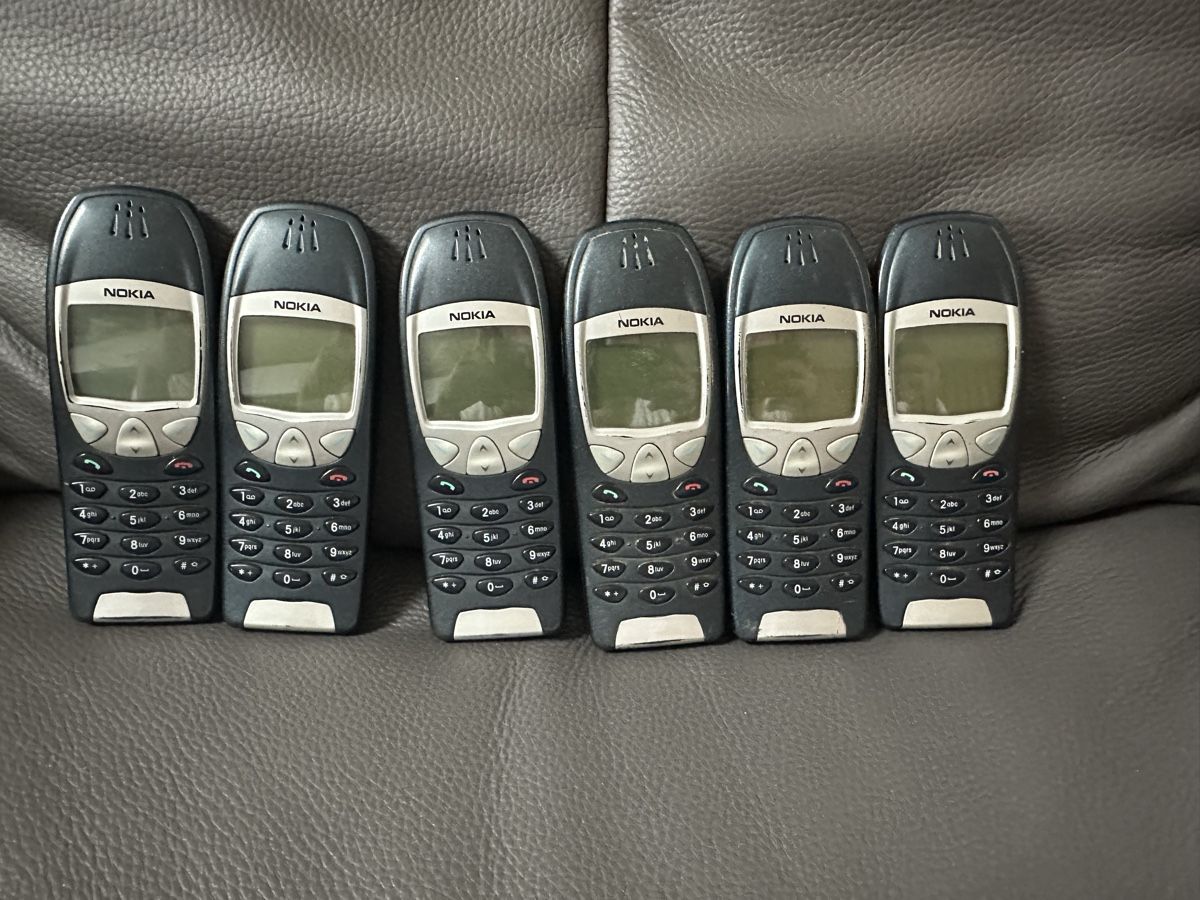 Nokia Telefoni cellulari / Smartphones: Nokia 6210 Handy Konvolut  – Difettoso da Heerbrugg venduto da Amazon38