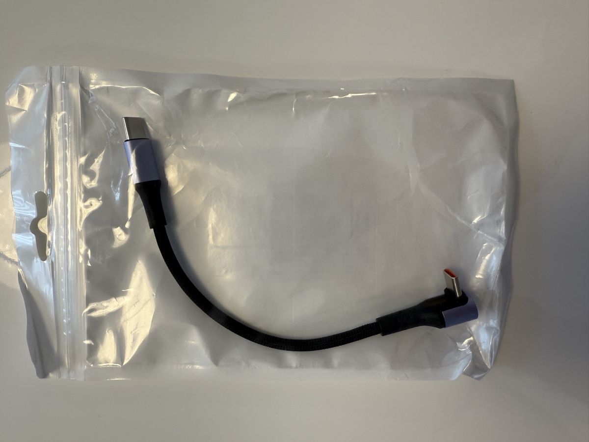 Cavi: Ladekabel USB C & USB C gewinkelt 15cm – Nuovo e nell'imballaggio originale da Spreitenbach venduto da Reflex11 1