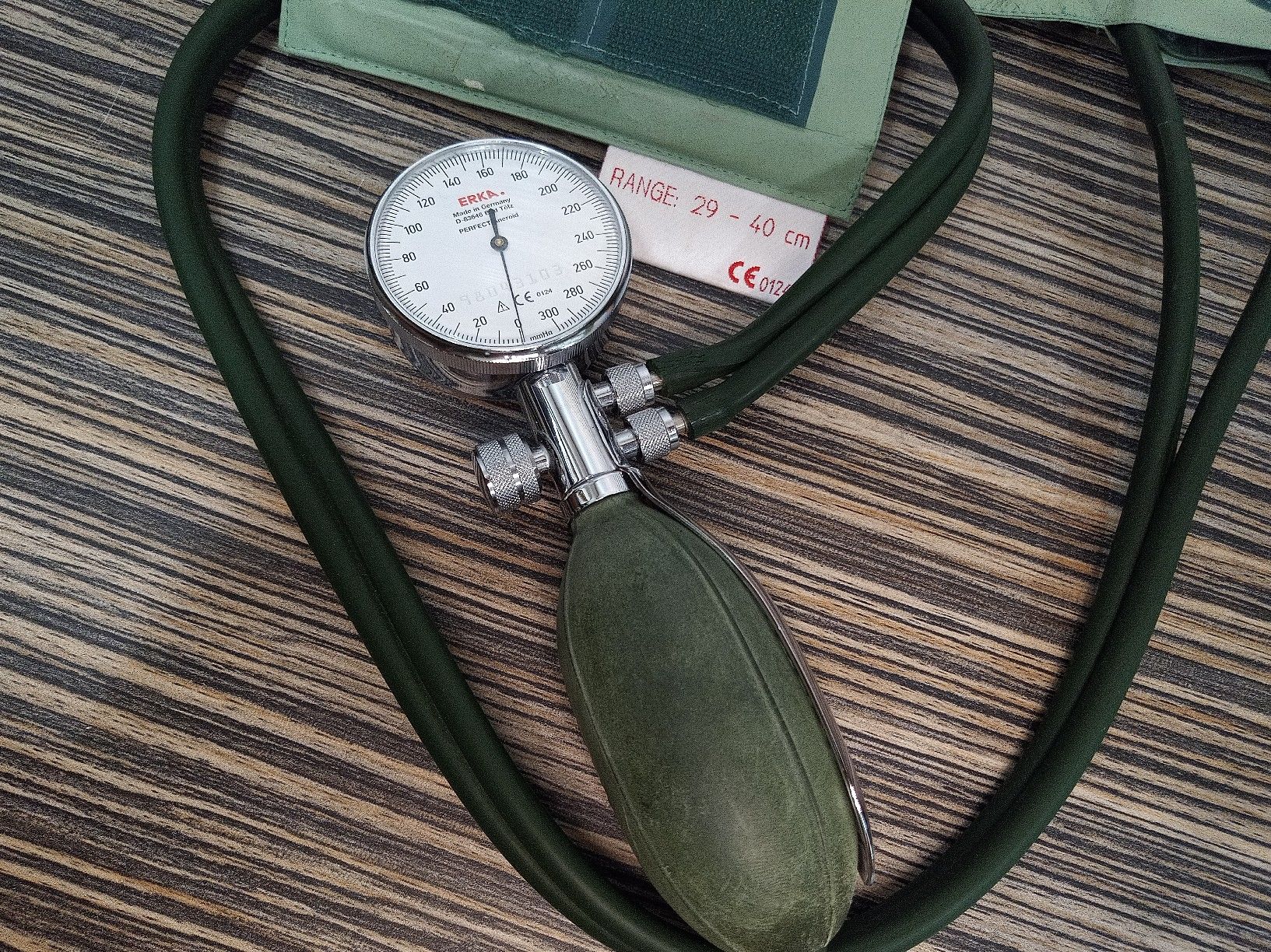 Attrezzature mediche: Blutdruckmessgerät Erka mit Stethoskop – Usato da Reiden venduto da Zofi-Brocki 2