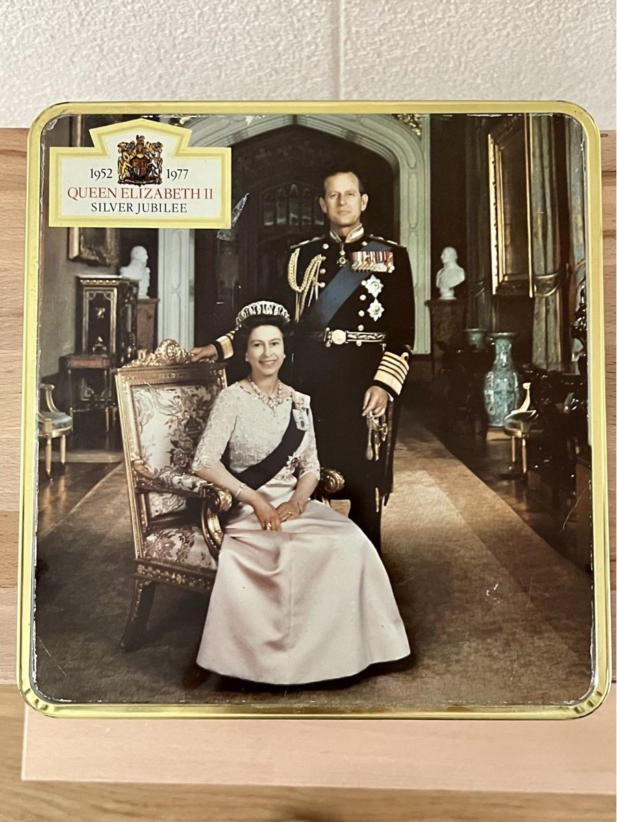 Dosen: Queen Elizabeth II Blechdose – Gebraucht aus Bern von RussianDoll