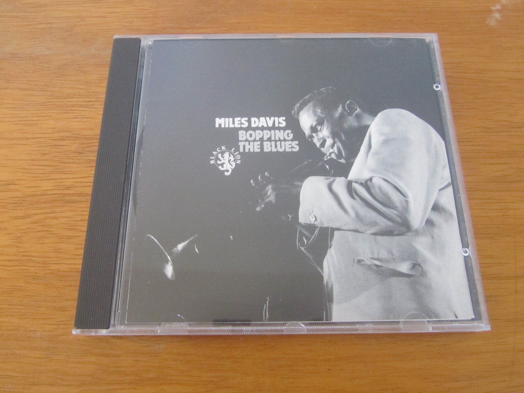 CD: Miles Davis  -  Bopping The Blues – Usato da Seengen venduto da mikelele