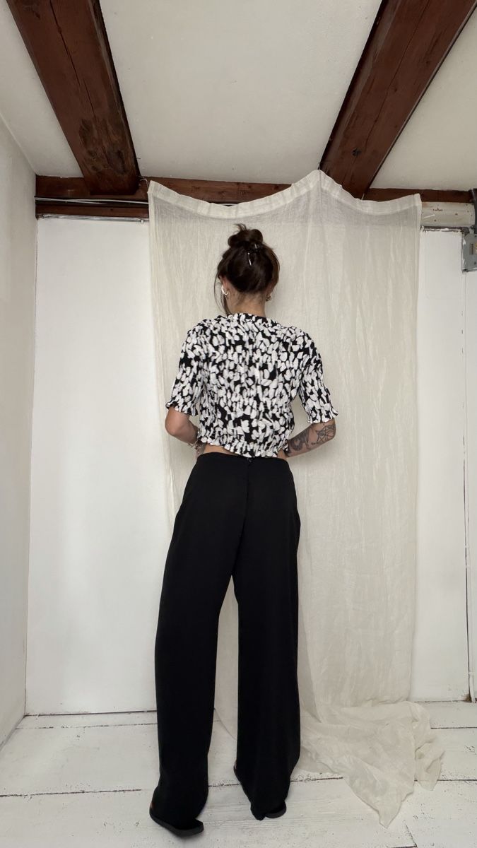 Mango Tops: MNG Crop Top print black white size M – D'occasion à Knonau par Grapesvintage 4