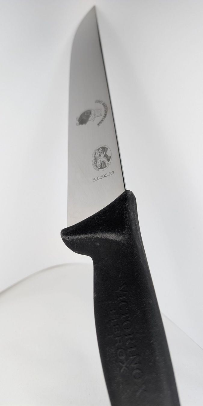 Victorinox Küchenmesser: Victorinox Fibrox – Gebraucht aus Uitikon Waldegg von Biohof 1