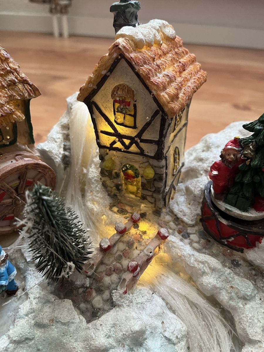 Tutte le decorazioni: Beleuchtetes Dorf – Usato da Schaffhausen venduto da MotoSH 4