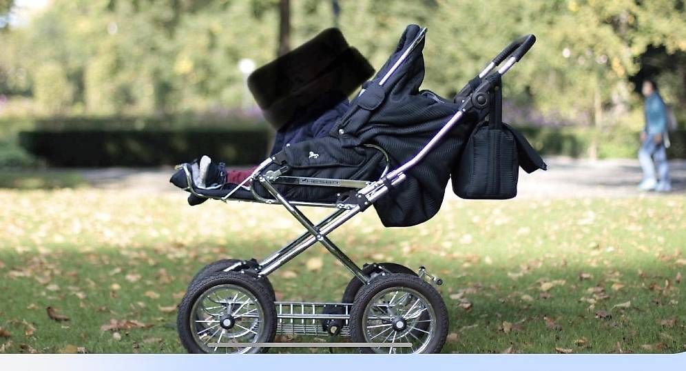 Carrozzine: Hesba Condor Kinderwagen dunkelblau – Usato da St. Gallen venduto da lauralengwiler 1