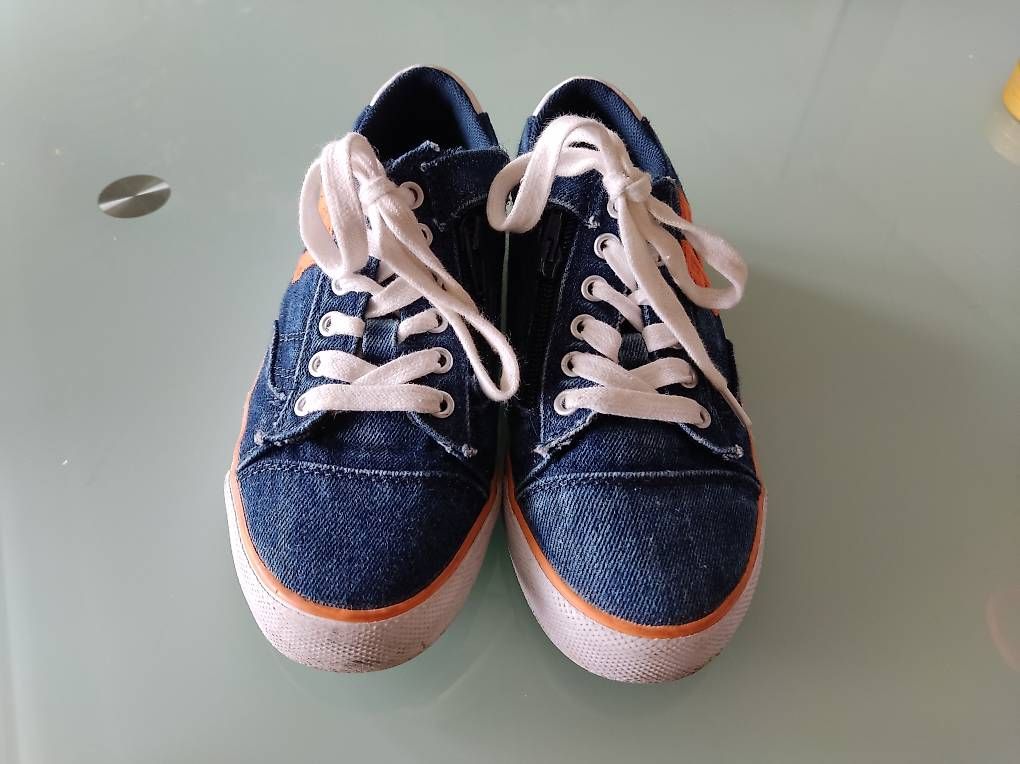 Schuhe für Jungen: Kinderschuhe/Sneaker in Gr.33 – Gebraucht aus Zürich von svi_dkg2 1