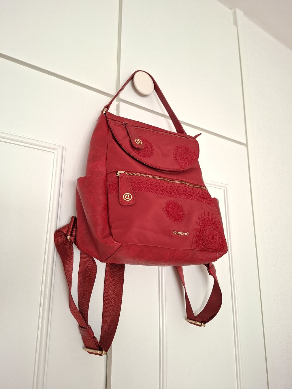 Desigual Zaini: Desigual sac à dos rouge brodé – Nuovo (secondo la descrizione) da Lutry venduto da Sim_Sta 2