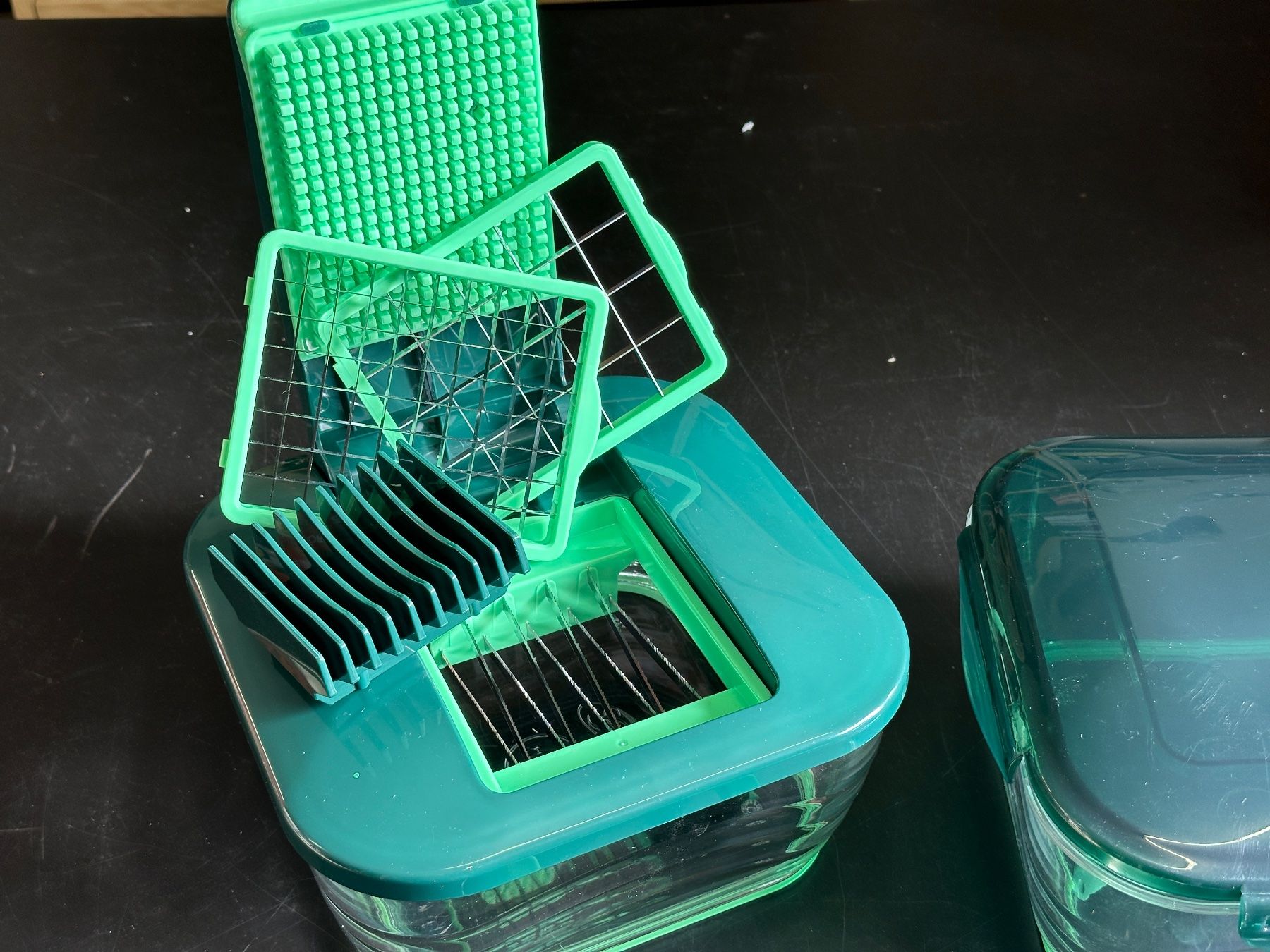 Elettrodomestici da cucina: Genius Nicer Dicer Chef Set mit extra Aufbewahrungs Box – Usato da Reiden venduto da Zofi-Brocki 1