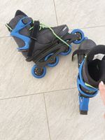 Inline-Skates mit Schutzausrüstung