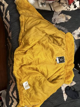 Flauschige warme Winterjacke in gelb Gr. 164