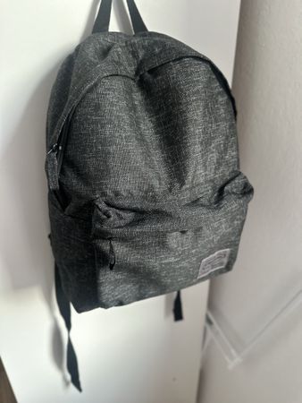 Sac à dos jamais porté, très légère, taille standard