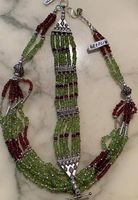 Collana e braccialetto di granato rosso, olivina e argento