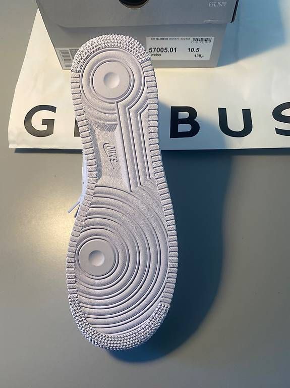 Nike Herrenschuhe: NEUE Nike Air Force 1 Gr. 44.5 – Neu und originalverpackt aus Zürich von Lena333 2