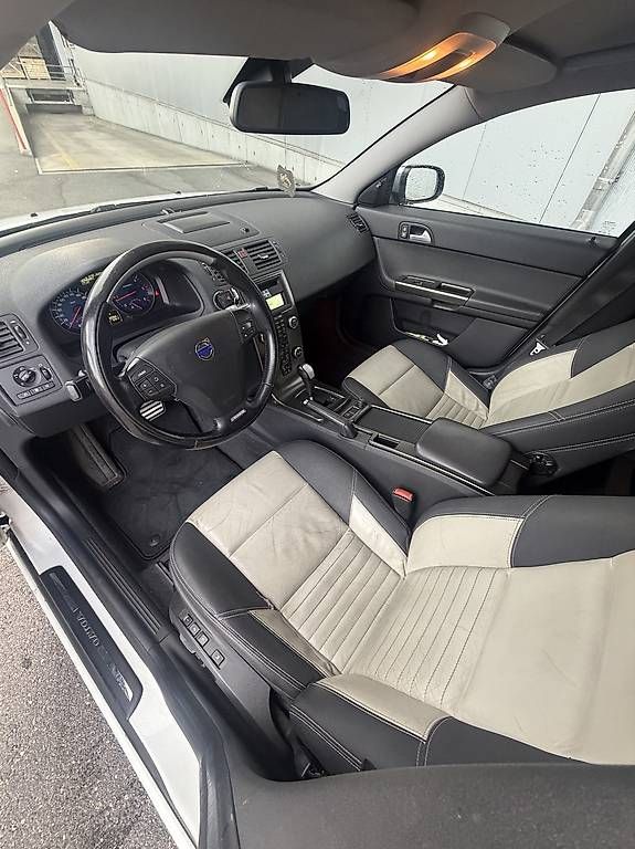 Automobili: Volvo V50 D5 R-Design – Usato da Ursenbach venduto da flueckigeraedu1 2