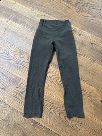 Lululemon Align Gr. 2 olive