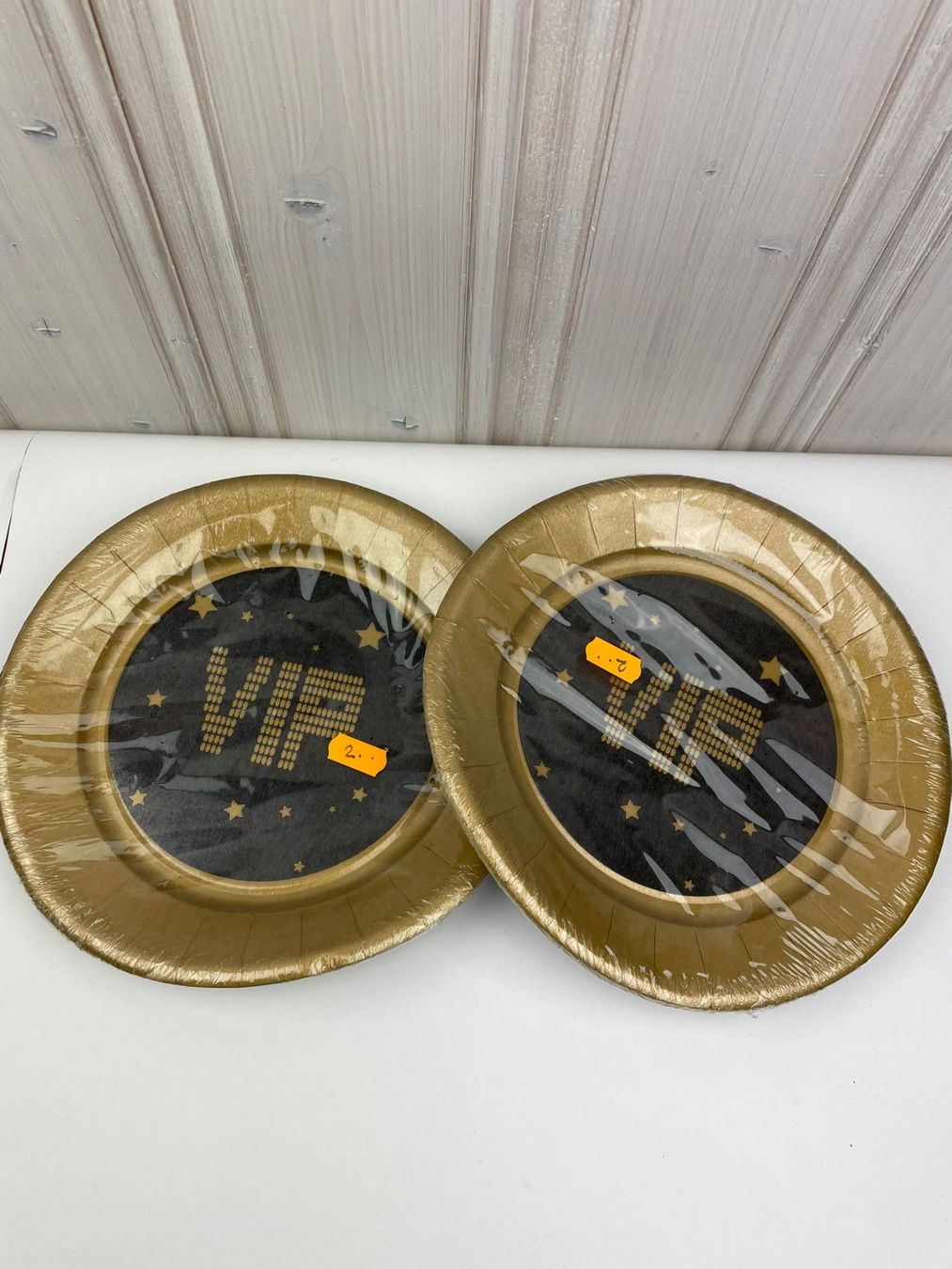 Teller: 2x Teller VIP, Plastikteller, goldig – Neu und originalverpackt aus Wängi von Thurgauer98