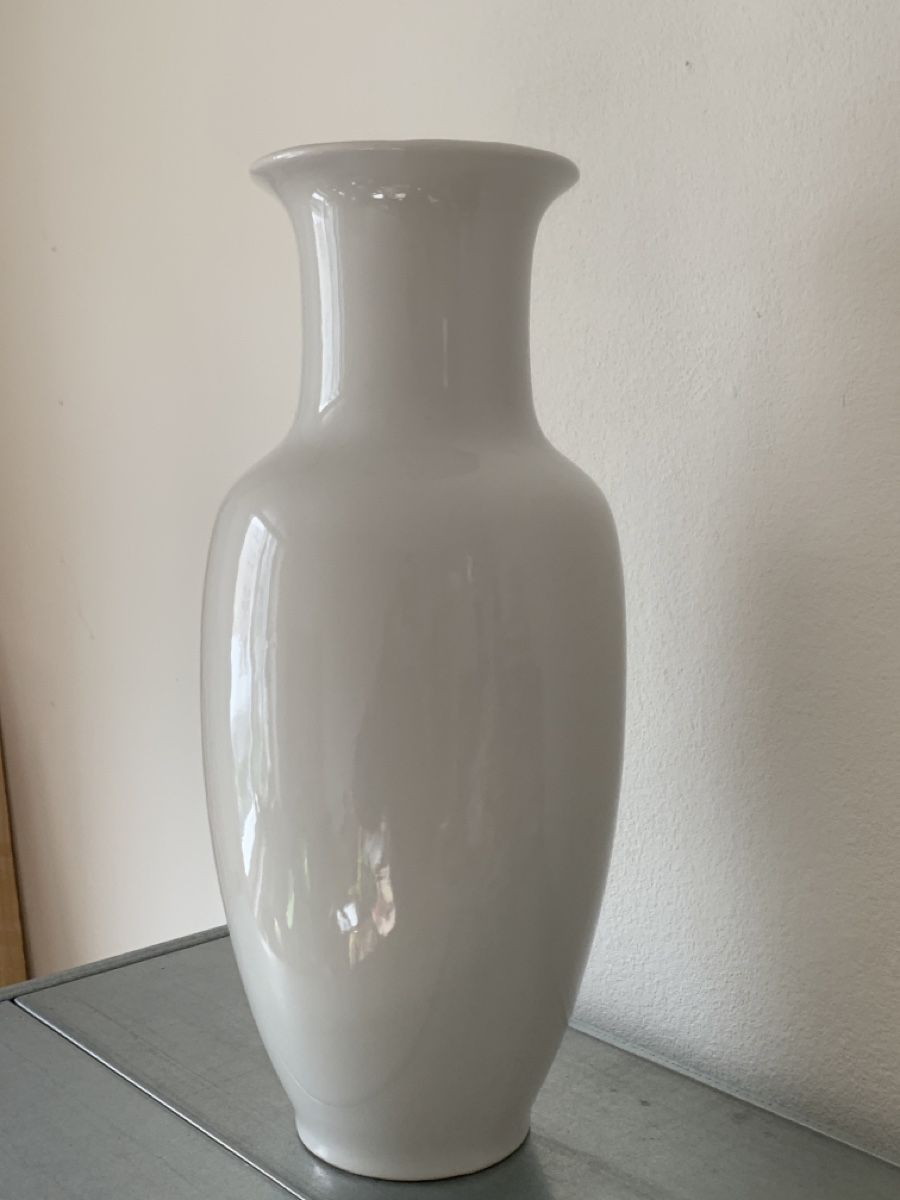 Vasen & Gefässe: Große Balauster-Vase blanc de chine – Gebraucht aus Basel von Amechan. 7