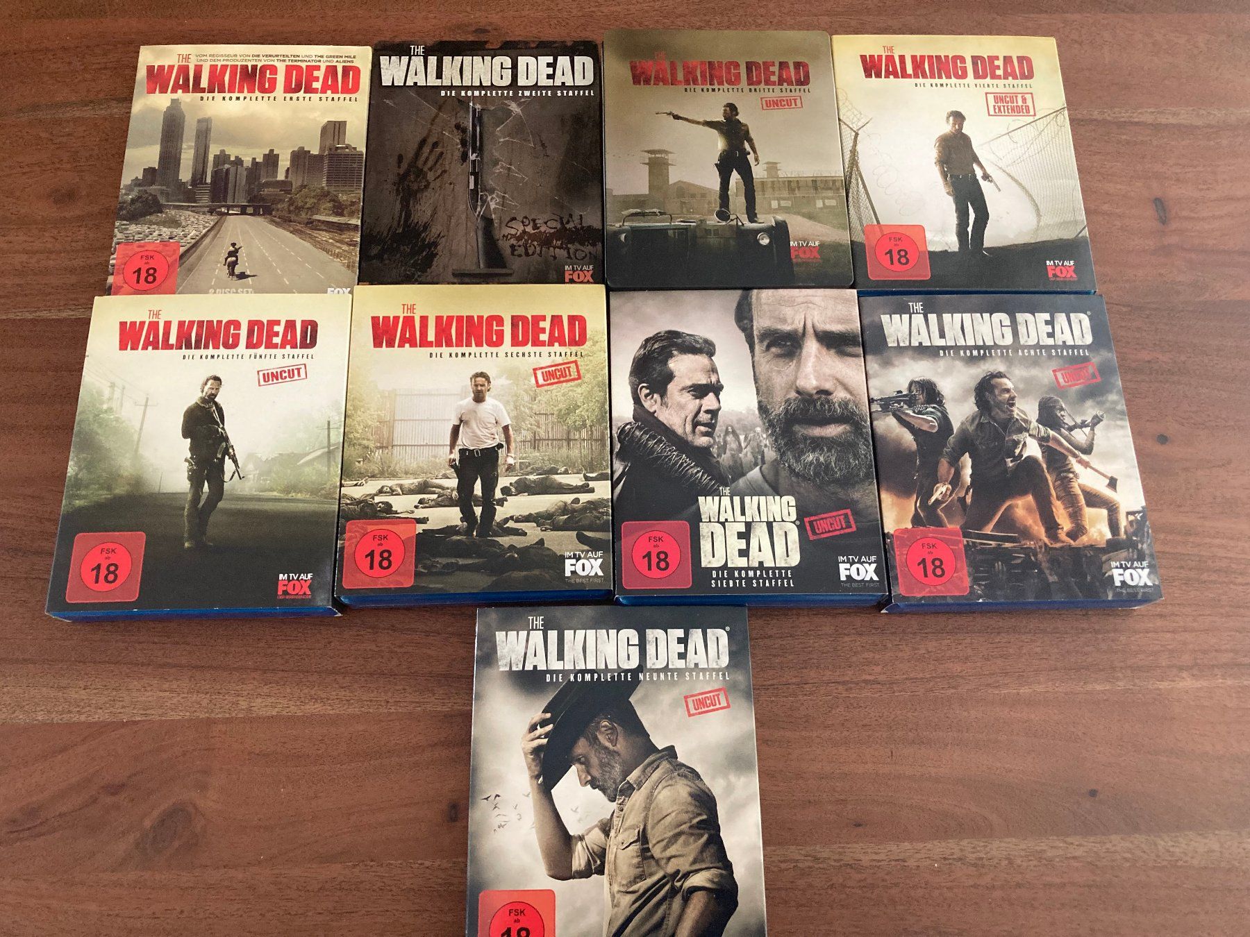 Tutti i DVDs: The Walking Dead: Staffeln 1-9 – Nuovo (secondo la descrizione) da Mauensee venduto da Etrigan