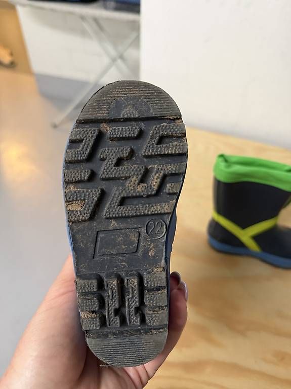 Scarpe per ragazzi: Kinder Gummistiefel Grösse 22 – Usato da Ebikon venduto da mlachmann 1