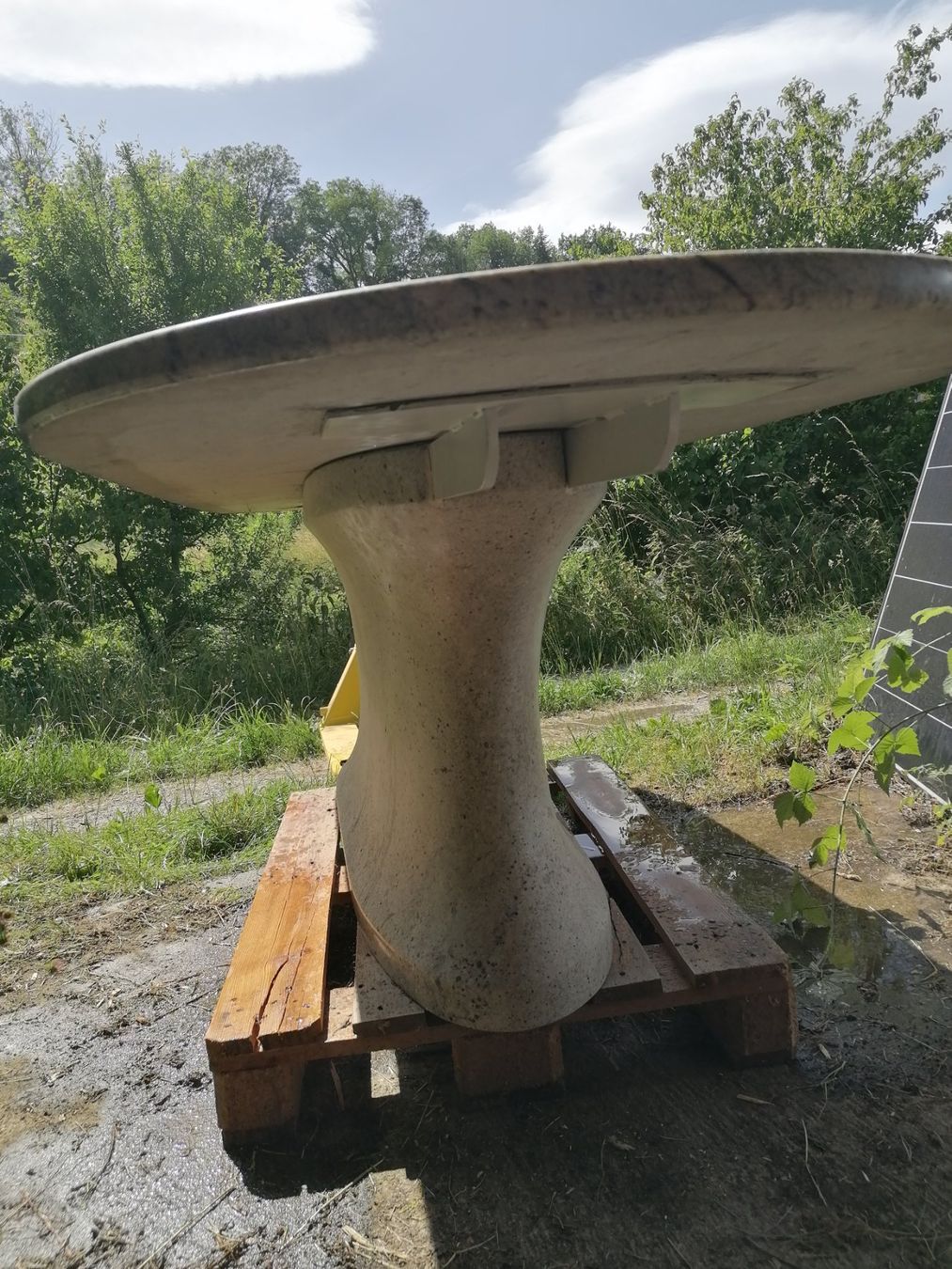 Tavoli: Stein-Tisch aus Kashmir white mit massivem Fuss – Usato da Staffelbach venduto da Nik023 2