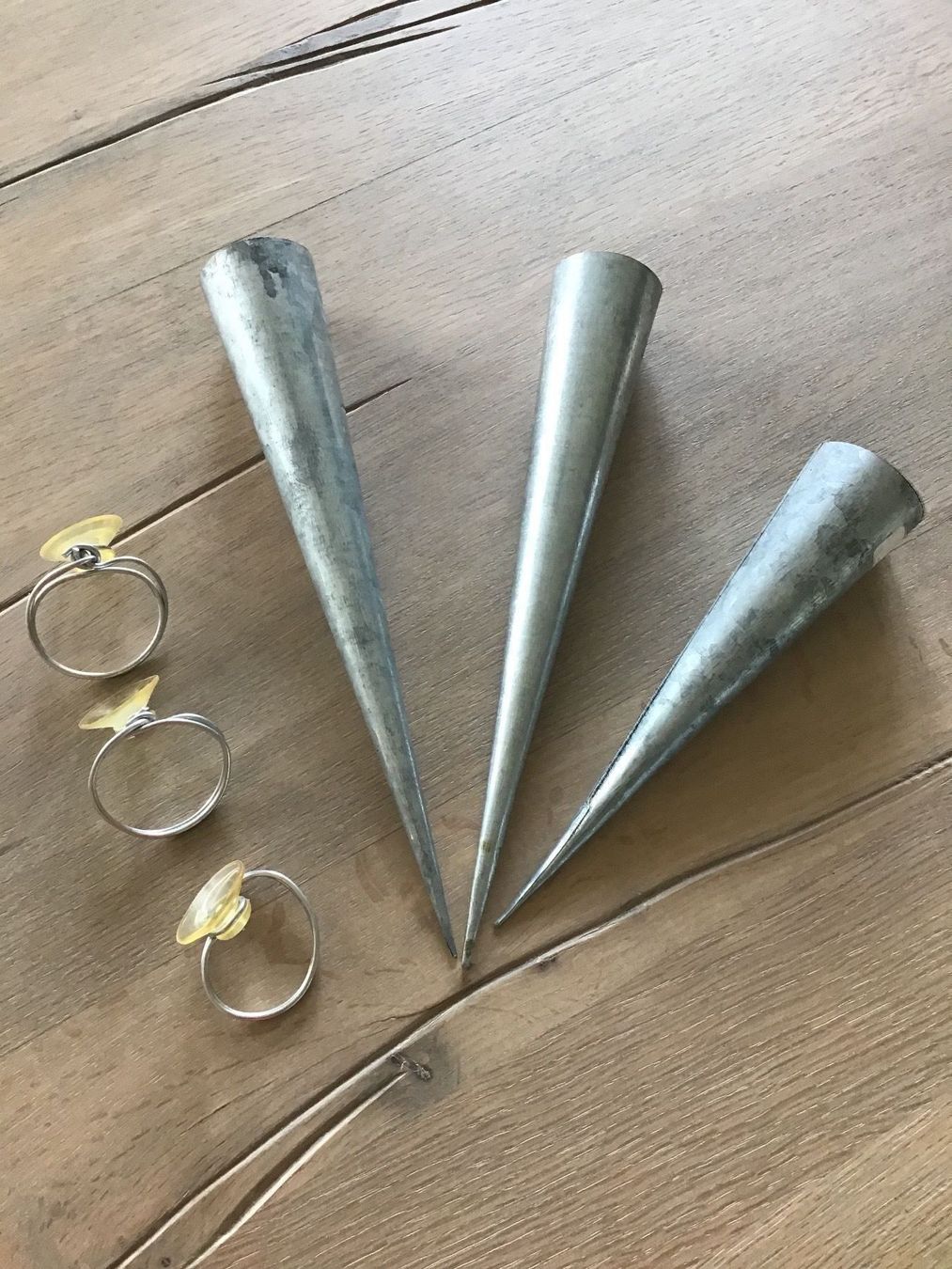 Tutte le decorazioni: Verzinkte Deko Halter Cornetform 3 Stk. – Usato da Frenkendorf venduto da silasho