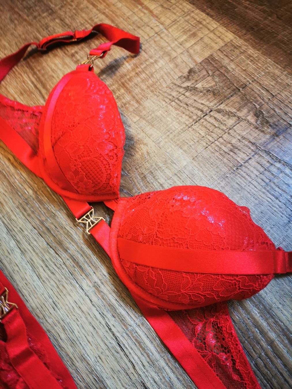 Sonstige Unterwäsche: Rotes Dessous-Set aus Spitze, BH 75C und String, Grösse s/M – Neu (gemäss Beschreibung) aus Balsthal von Leila_Luna 3