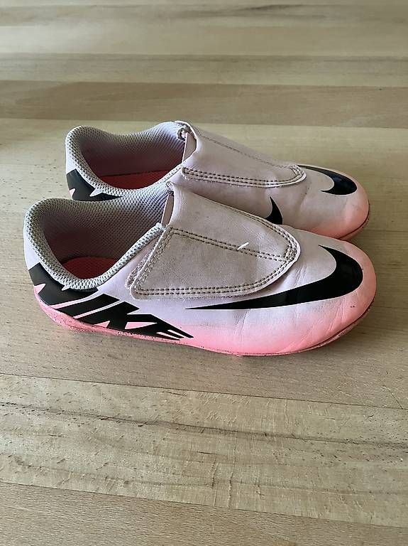 Scarpe da uomo: Nike Fussballschuhe Gr. 29.5 – Usato da Winterthur venduto da defrohp 1