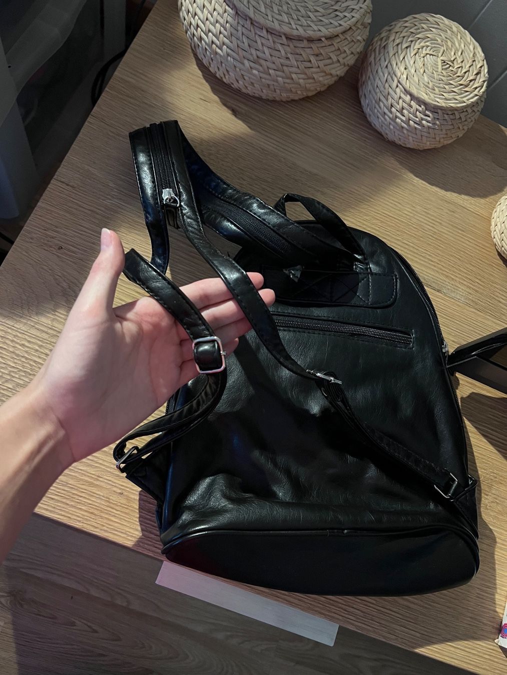Rucksäcke: Sac à dos noir en similicuir – Neu (gemäss Beschreibung) aus Charmey (Gruyère) von ya_12 1