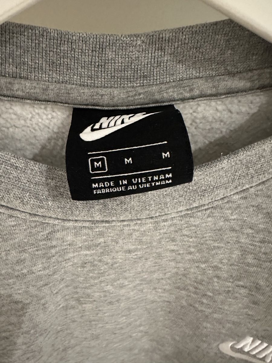 Nike Maglioni & Felpe: Nike Sweatpullover Grau Grösse M – Usato da Aarau Rohr venduto da braendlibeni 1