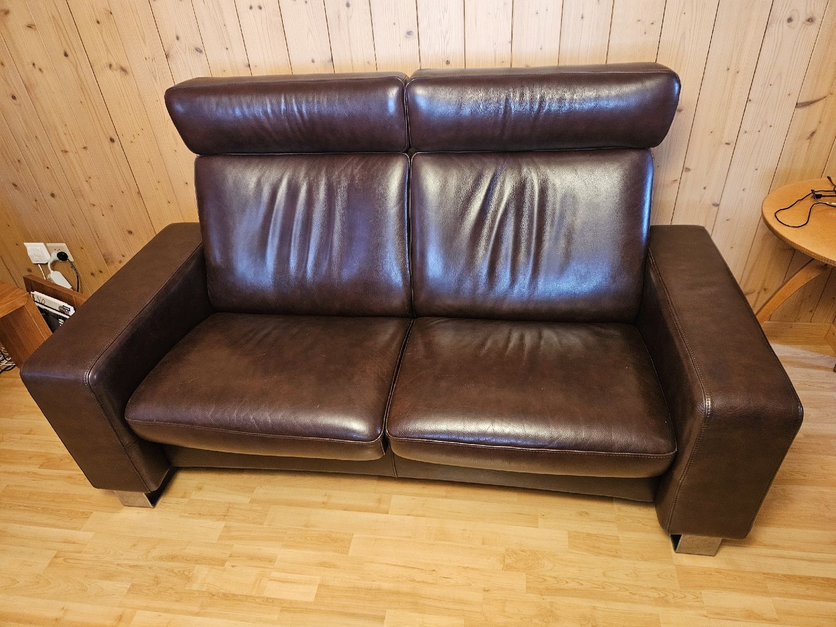 Stressless Divani: Stressless Space Leder Sofa Aubergine Zweisitzer – Usato da Rüti ZH venduto da Moli8