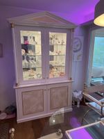 Vitrine weiss mit Goldverzierungen sehr guter Zustand 