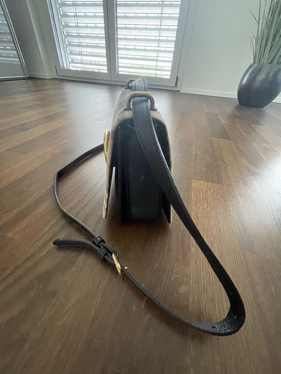 Burberry Taschen für Damen: Burberry D-Ring Tasche, Vintage Stil - ein Klassiker! – Gebraucht aus Winterthur von man_8lqn 7
