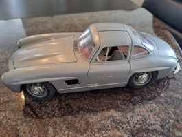 Burago Mercedes 300 SL 1953 1:18 Modellauto Silbern