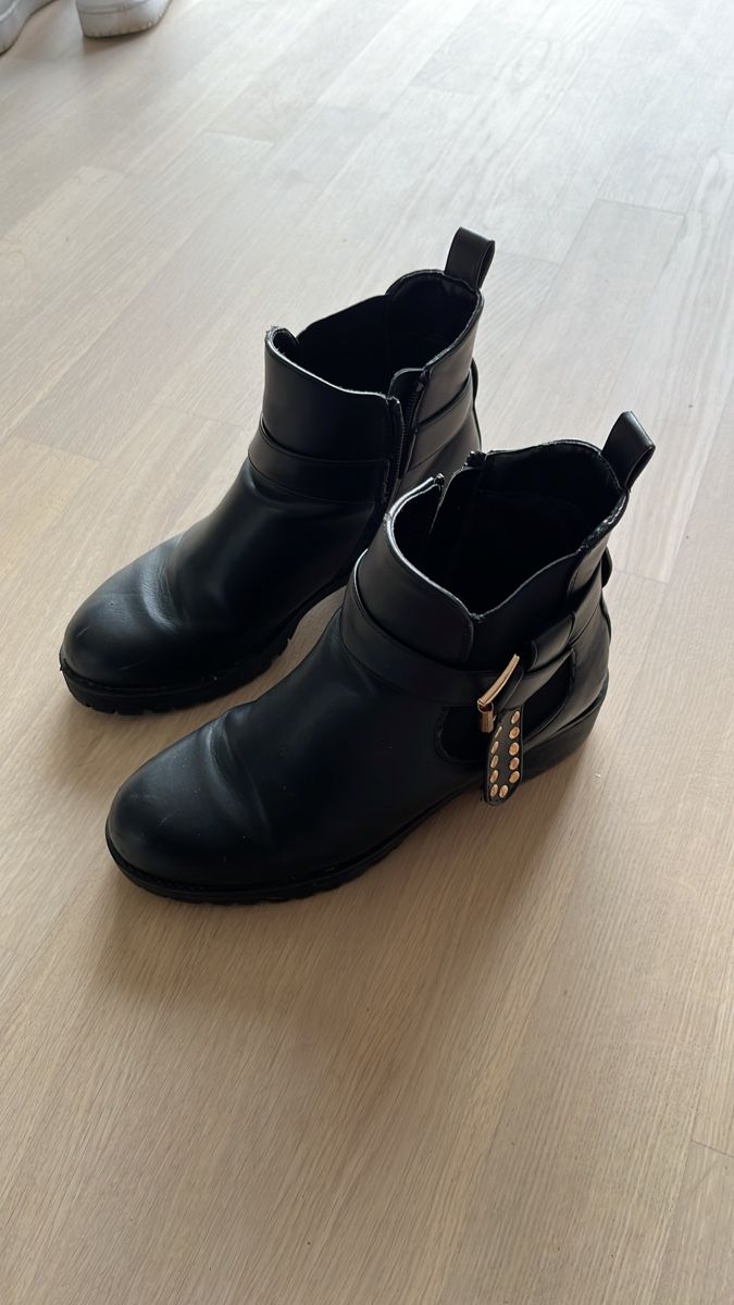 Anna Field Damenschuhe: Schicke schwarze Stiefeletten Gr. 36 – Gebraucht aus Aesch BL von san_trv5
