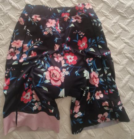 STOKE Damen Radhose mit Sitzpolster & Blumenmuster – Gr. L