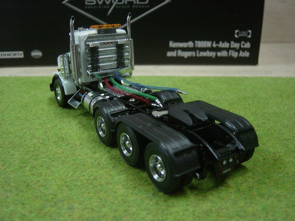 Camion Miniature SWORD 1/50 – Kenworth T800W Day Cab + Rogers Lowboy 4 Essieux