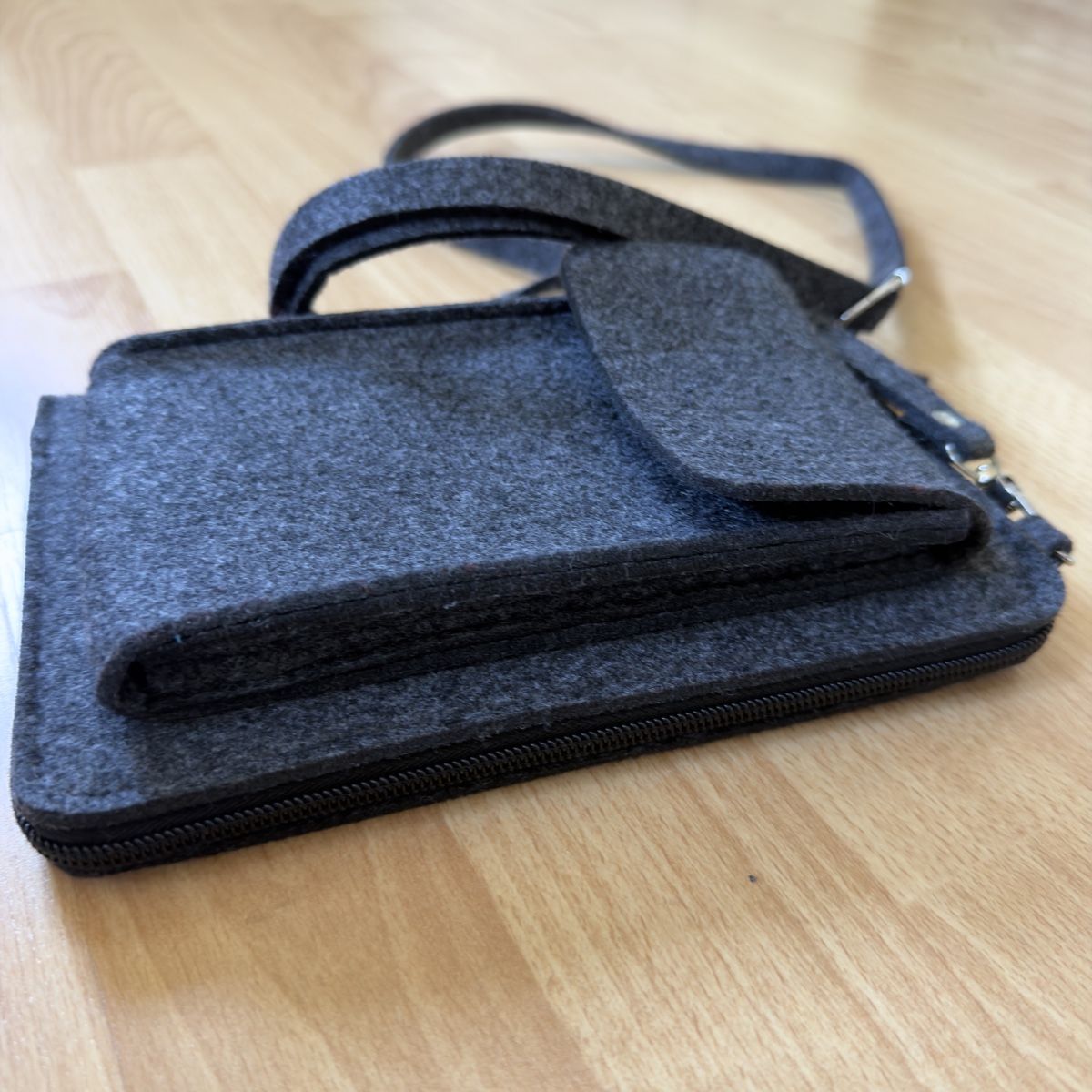 Borse: Handytasche Filz Grau mit vielen Fächern NEU – Nuovo (secondo la descrizione) da Widnau venduto da kustercarmen 5