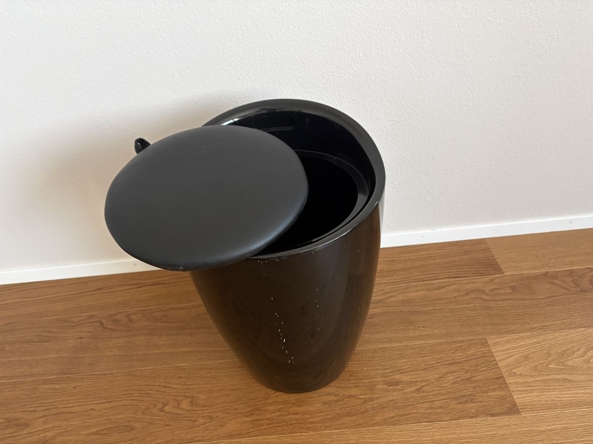 Sgabelli: Hocker schwarz mit Stauraum – Usato da birr venduto da vde_6522 2