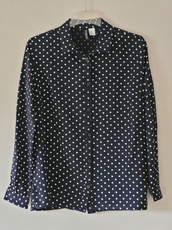 H&M Bluse Viskose dunkelblau mit weissen Tupfen Grösse 38