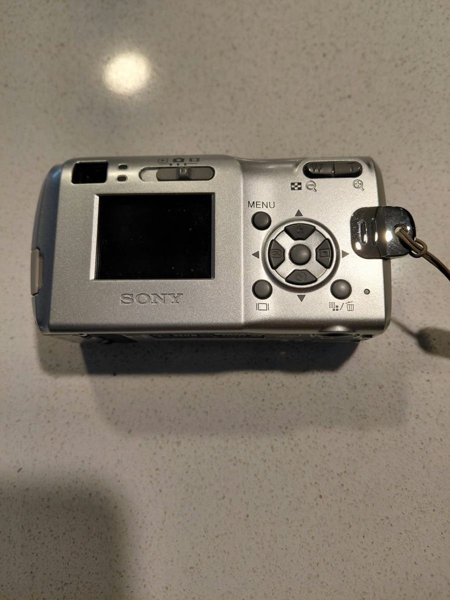 Sony Fotocamera: Digicam von Sony - evtl Defekt – Difettoso da Grenchen venduto da lia51 2