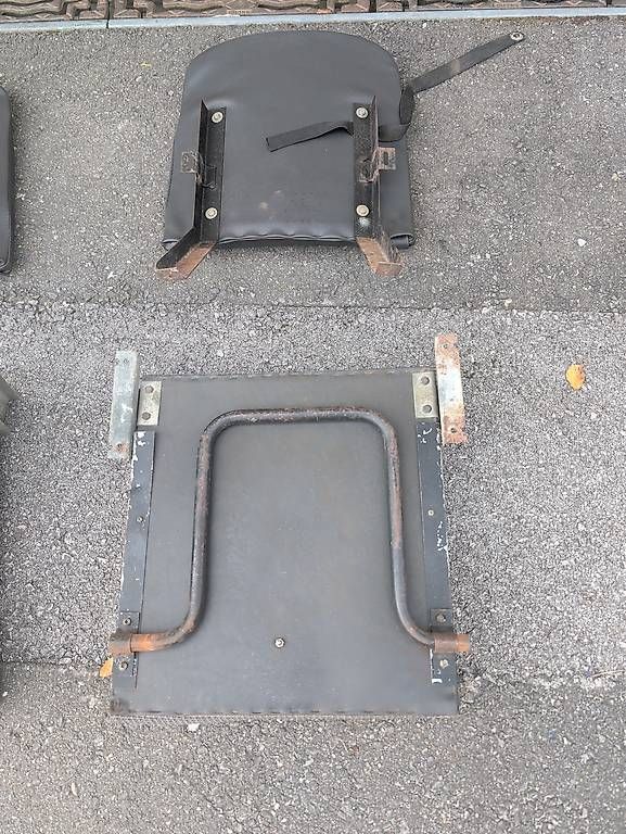 Tutti pezzi di ricambio auto: 2x Defender inward facing seats – Usato da Blonay venduto da Les_jeunes