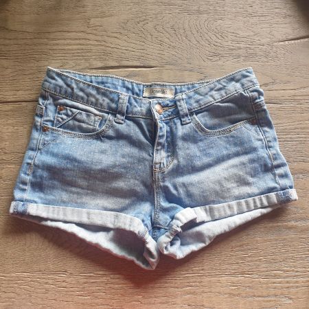 🐸 LEICHT WEISS GEPUNKTETE DENIM JEANS SHORTS HOTPANTS 36