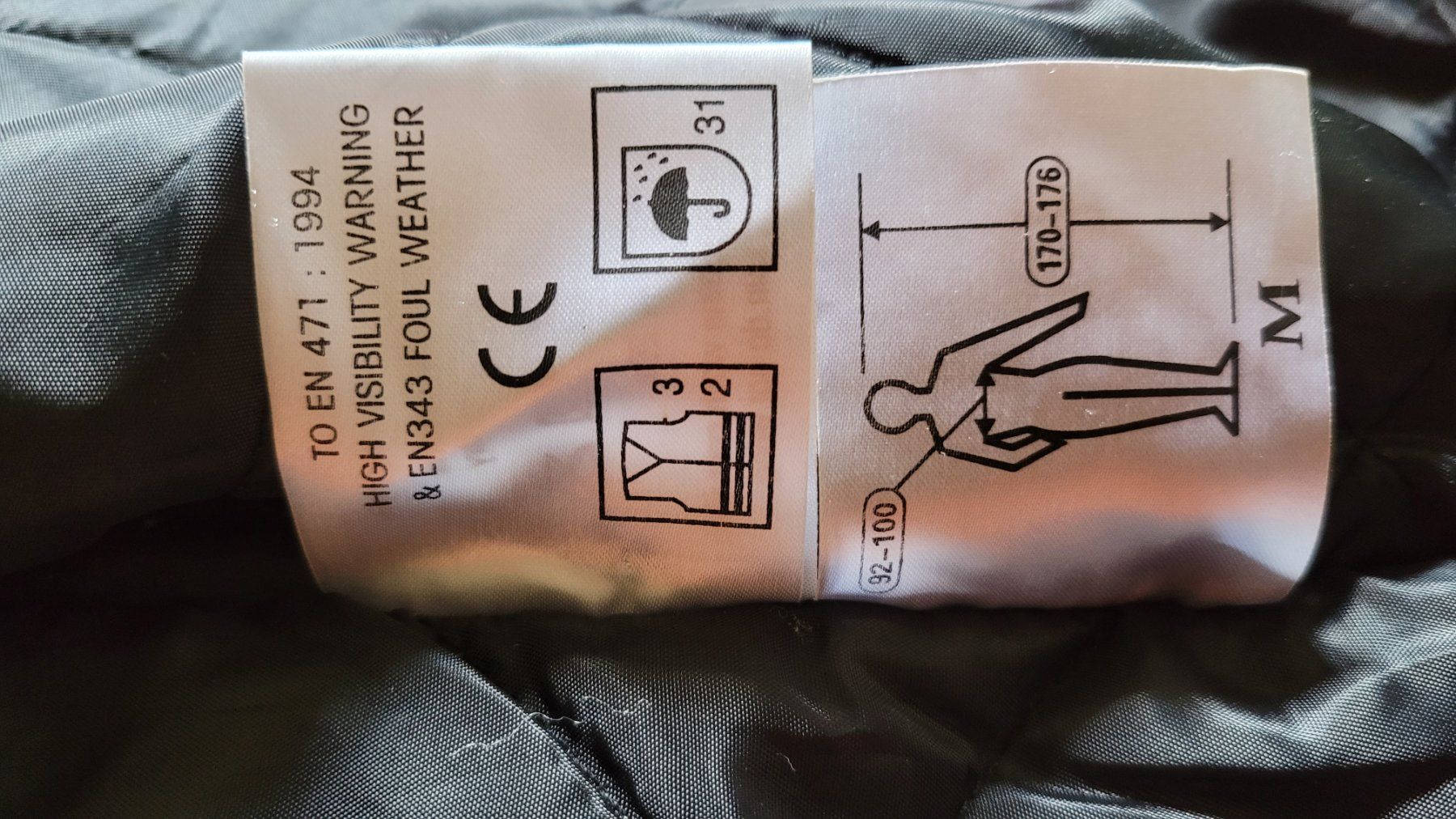 Giacche: zwei Jacken Sicherheits Weste M & Windjacke L – Usato da Emmenbrücke venduto da yanndrechsler 3