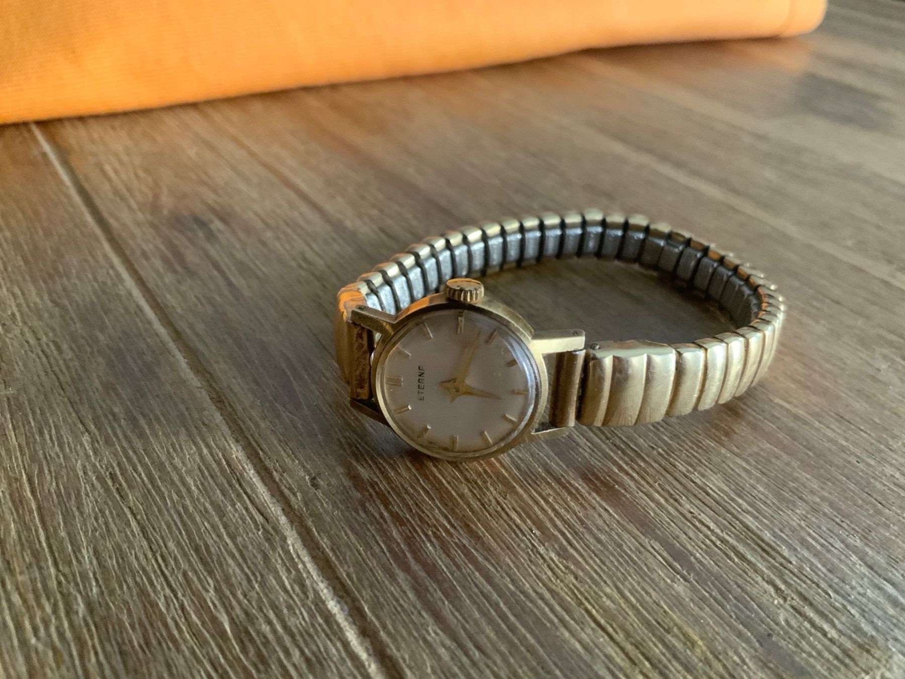 Eterna Orologi: Goldschalen Eterna  Uhr Damen 585 Karat – Usato da Schübelbach venduto da Hecht11. 2