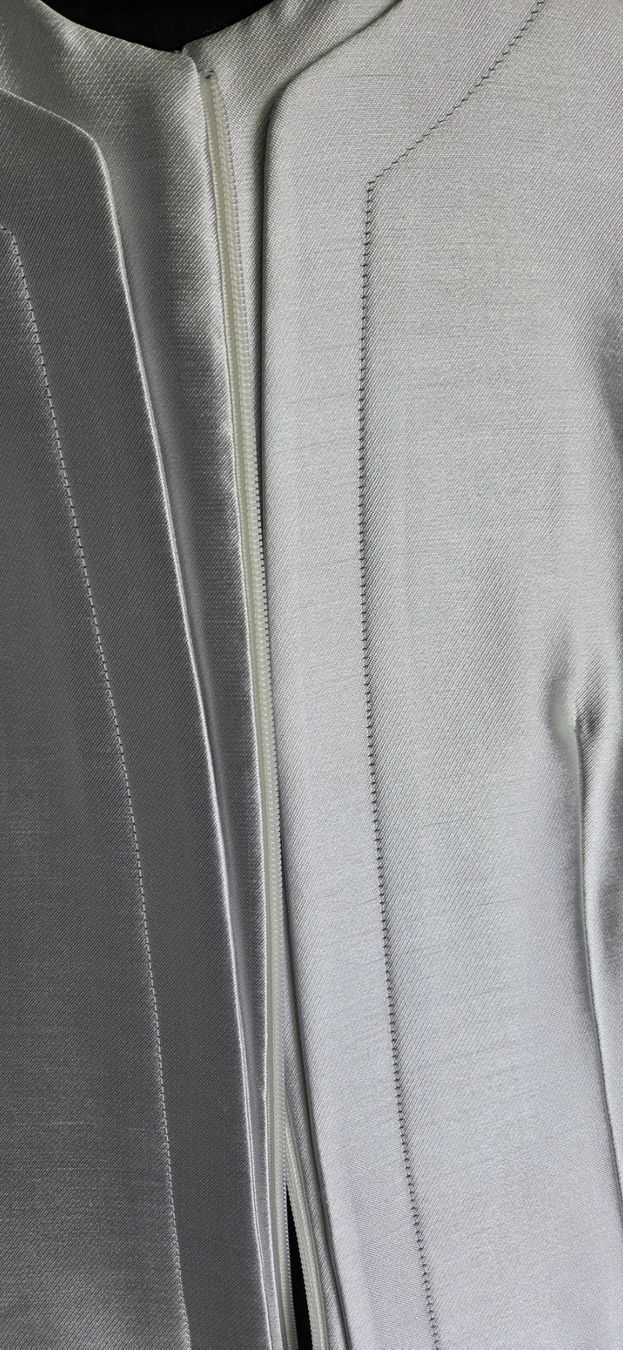 Armani Cappotti: Silberner Damen Mantel, NEU, Gr. 40 ARMANI – Nuovo e nell'imballaggio originale da Wettswil venduto da doe_x6nz 9