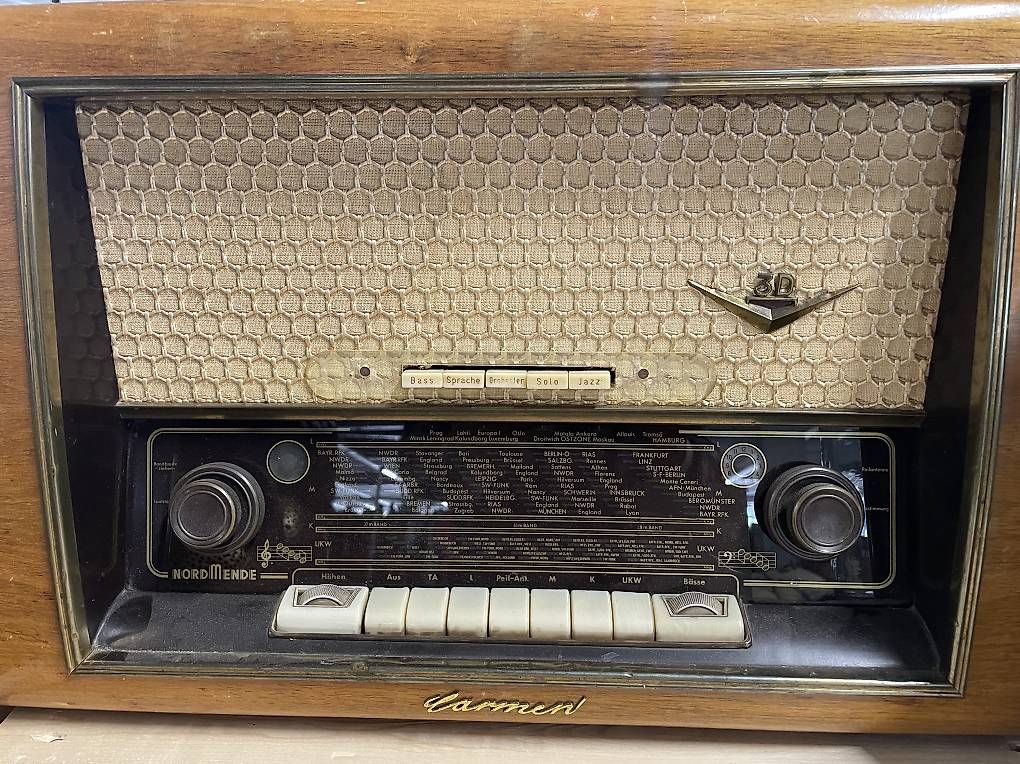 Radio: Nostalgie Radio  – Usato da Basel venduto da mat_nj5b