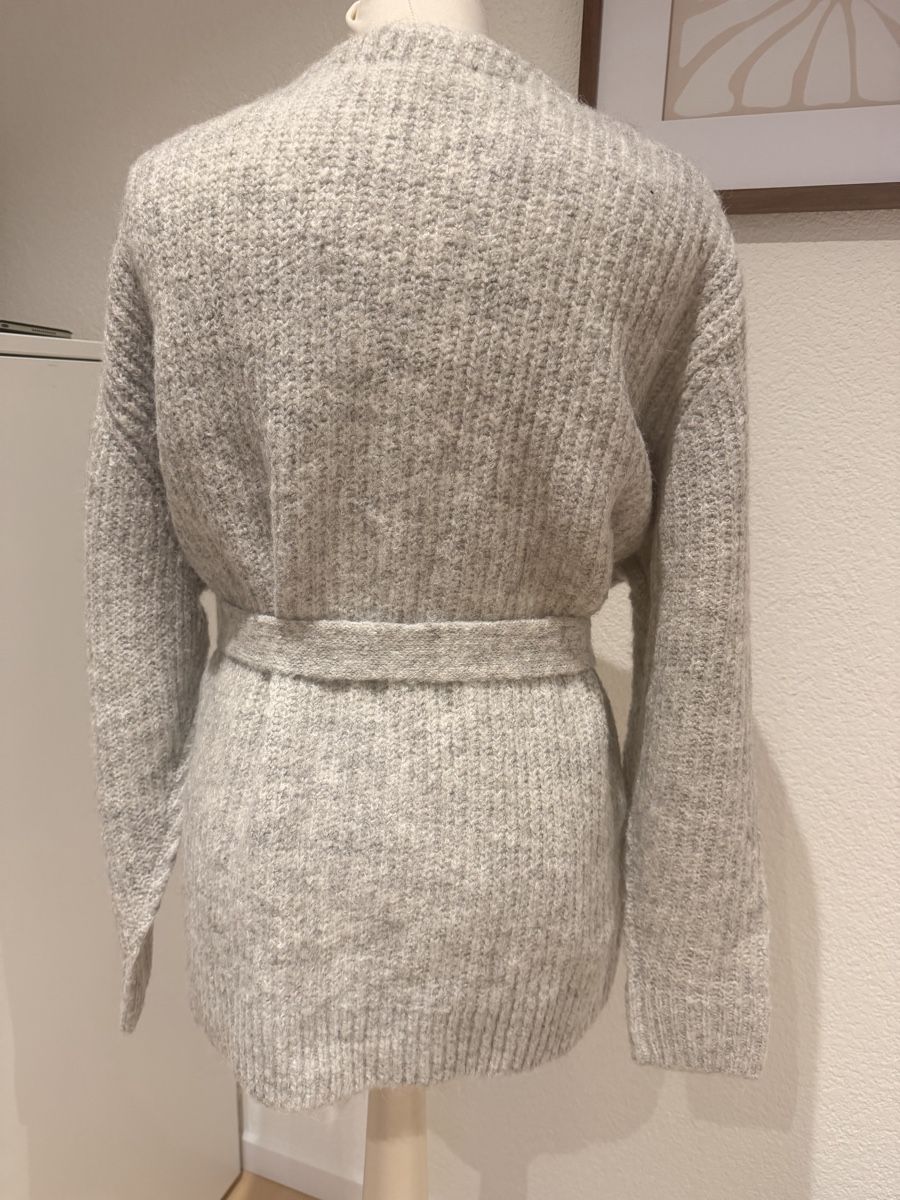 Other Stories Maglioni & Felpe: EDITED Strickjacke Gr. XL 42 grau mit Bindegürtel – Usato da Itingen venduto da Granini_93 2