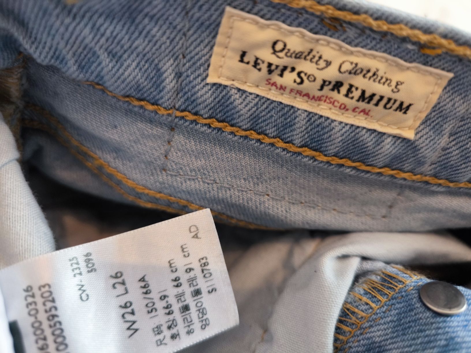 Jeans: Lewis Jean 501 crop / W26 L26 – Nuovo (secondo la descrizione) da Bern venduto da Ramonabelen 2