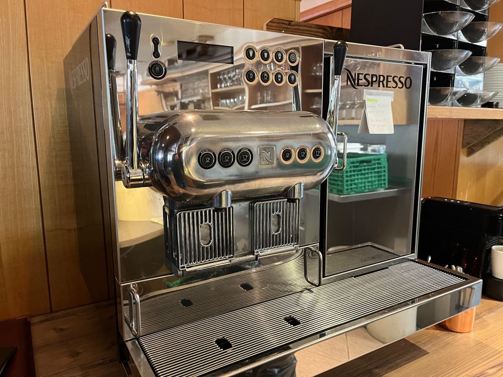 NESPRESSO AGUILA 220 PRO mit Service / Gastro Kaffeemaschine Kaufen